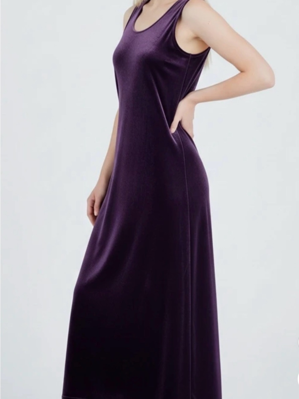 Sleeveless Scoop Velvet Maxi Dress in Deep Plum